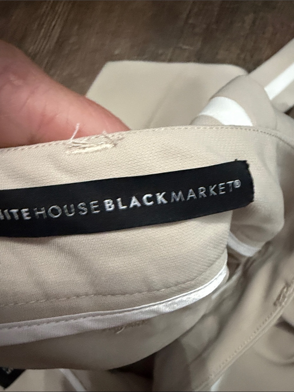 White House Black Market Beige Tie-Belt Shorts with White Trim 5in - Picture 3 of 4